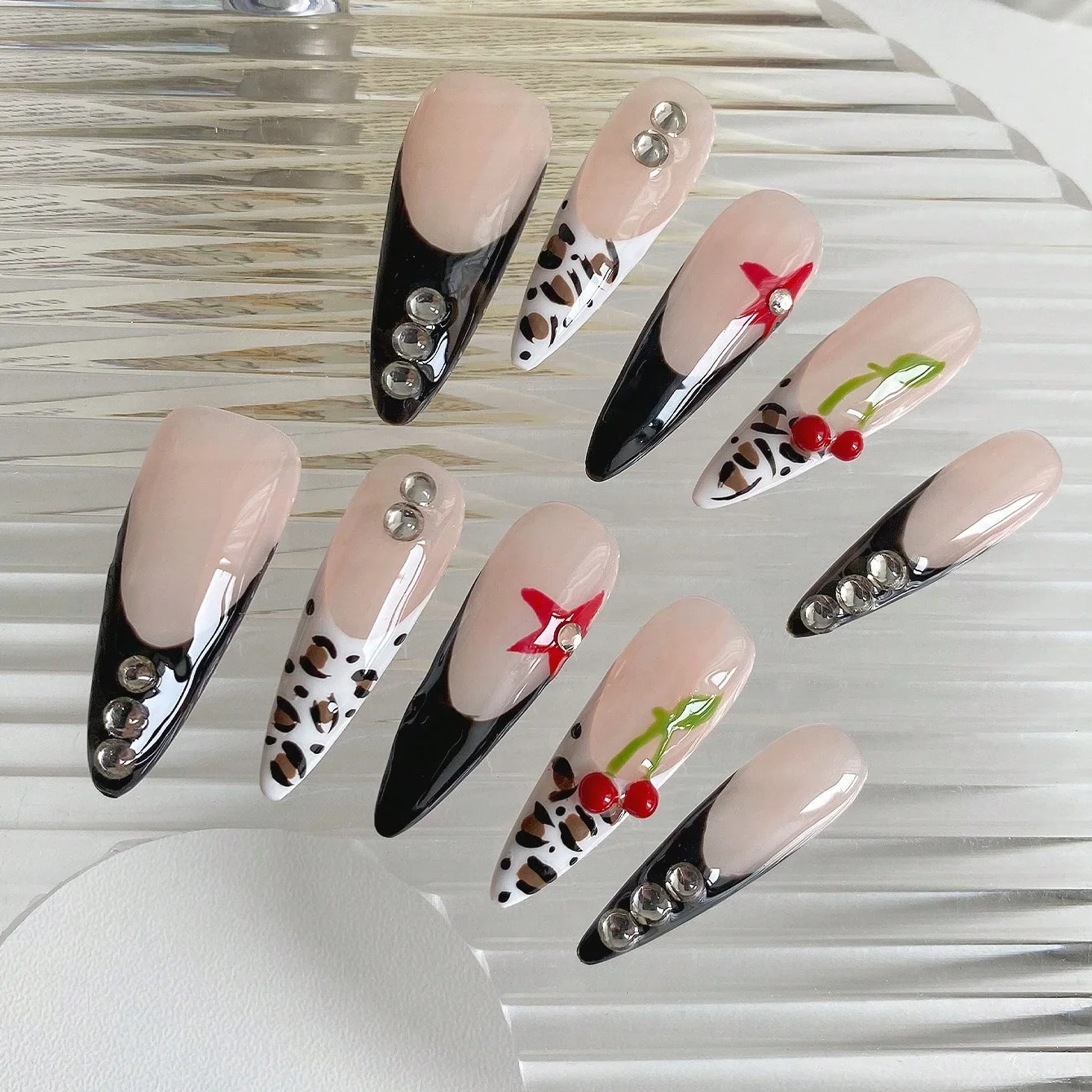 10Pcs Stiletto Handmade Fake N - Nail Art Design recension och pris
