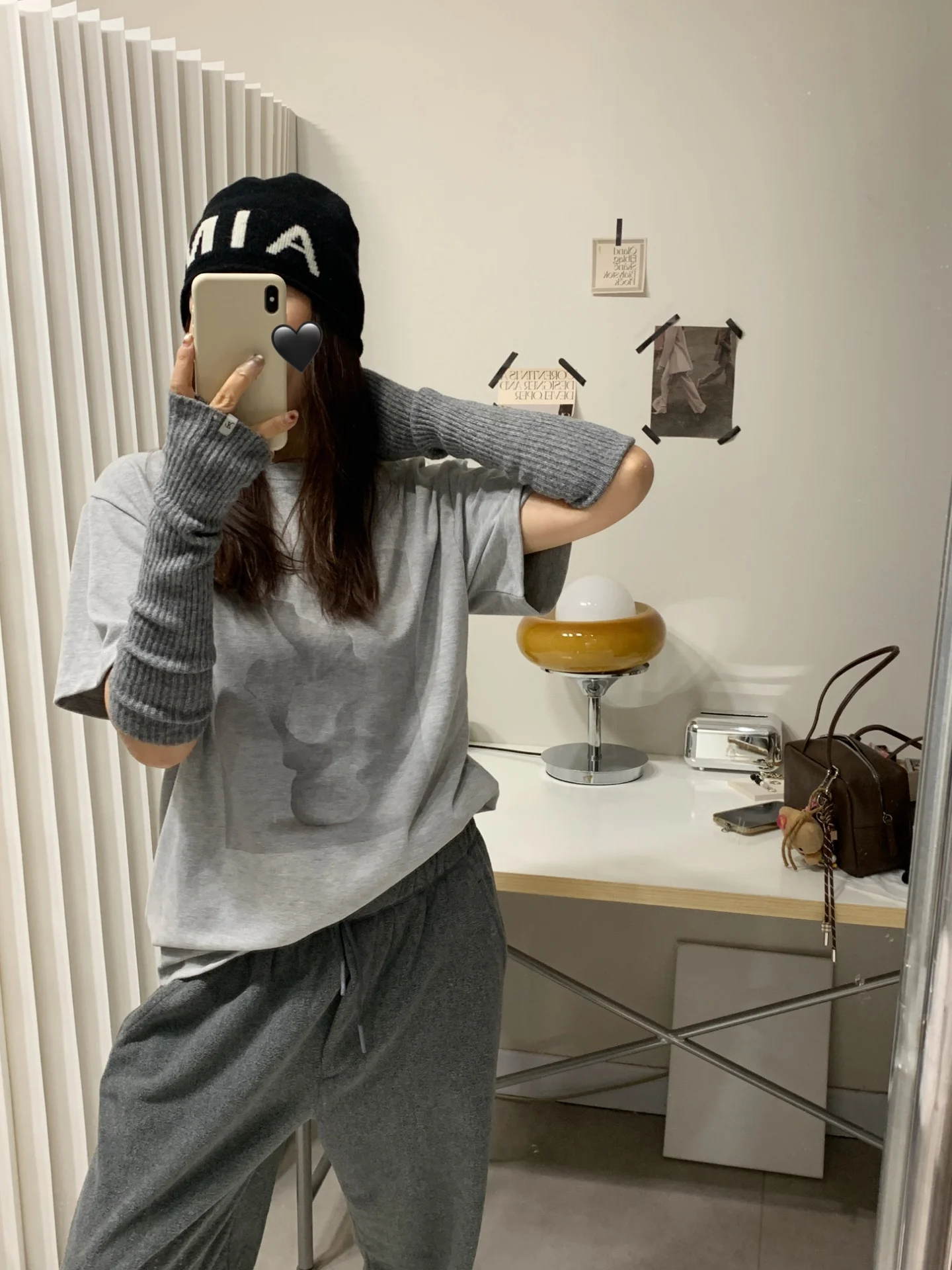 

A386 BAADA Korean Sle Light ey round Ne ort Sve Thi Cotton Fce Abstract Pattern T-irt Women's Faion