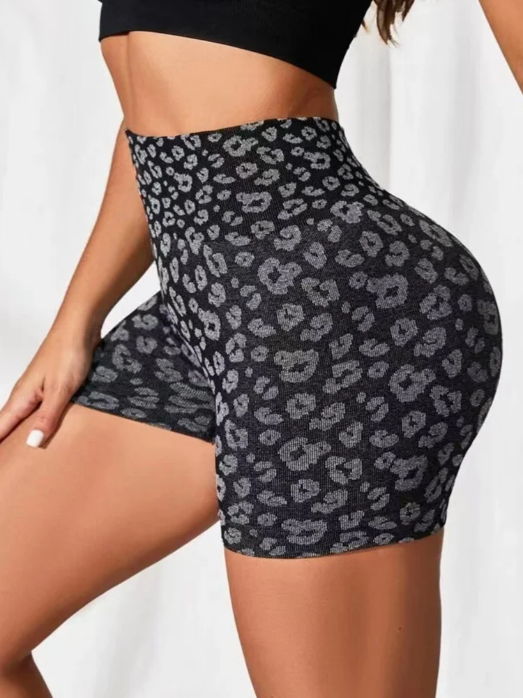 High waist peach hip quick-drying tight-fitting wearing European and American leopard yoga pants summer new shorts.