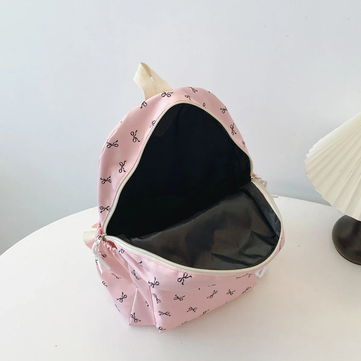 حقيبة ظهر عصرية لطيفة لموسم العودة إلى المدرسة مع حقيبة ظهر للكمبيوتر المحمول مع أشرطة قابلة للتعديل لحماية الكمبيوتر المحمول