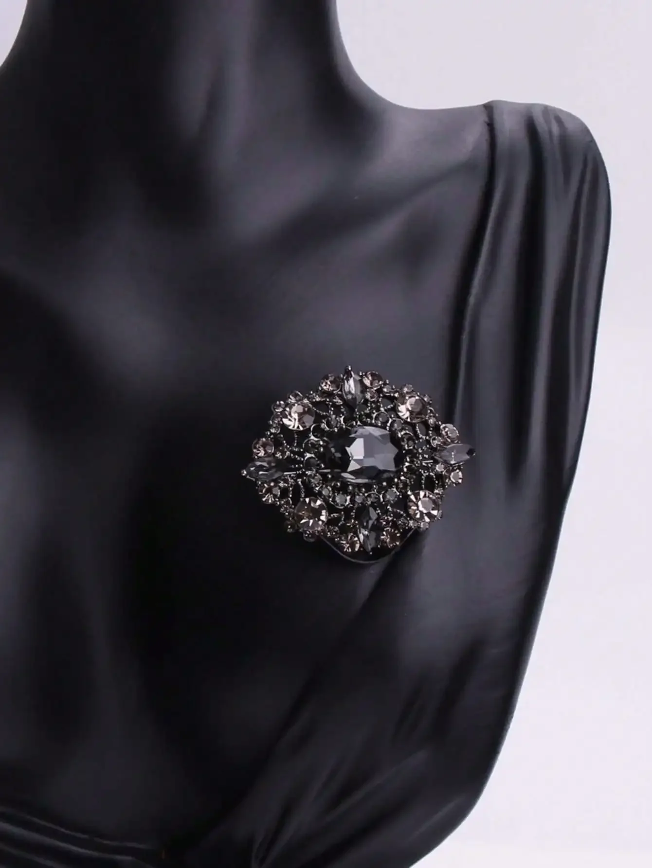 1pc Luxury Baroque Style Brooches For Women Dress Western Crystal Jewelry Collar Pin Brooch Party Accessories