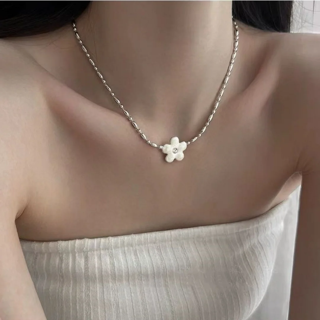 

DUTRIEUX Exquisite Minimalism Small Flowers Choker Korean Style Sweet Fresh Women's Necklace Clavicle Chain Jewelry Accessories