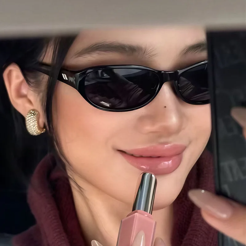 3 uds nueva tendencia pequeñas gafas de sol ovaladas Punk moda mujer lentes degradados gafas Retro remaches gafas de sol marco UV400