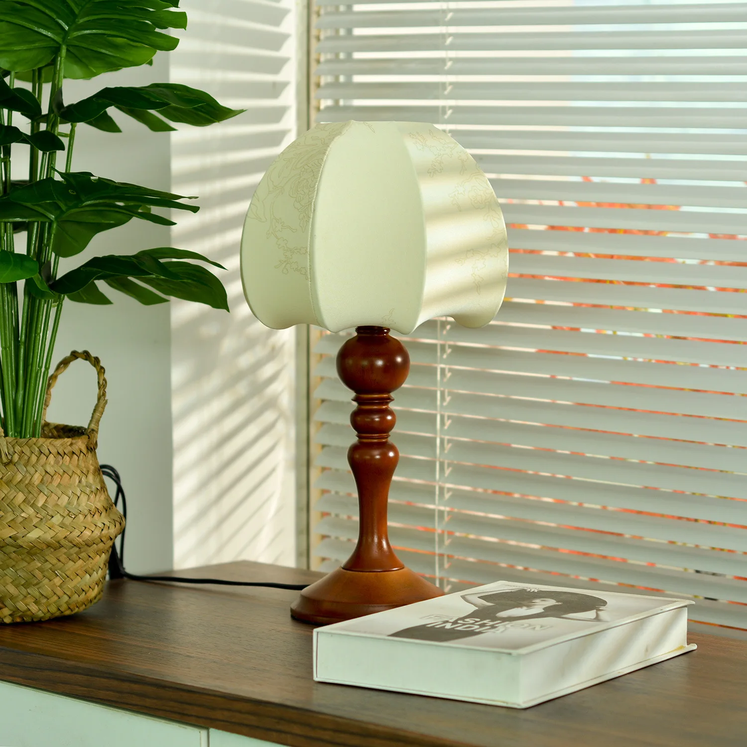 American Style New High-end Decoration Bedroom Retro Nostalgic Bedside Atmosphere Lighting Fabric Desk Lamp