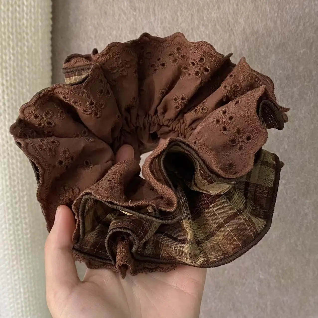 1PCPlaid Lace Scrunchie Vintage Brown Ruffled Double-layer Fabric Hair Tie Elegant Hair Accessory For Women Girl Daily Party Use