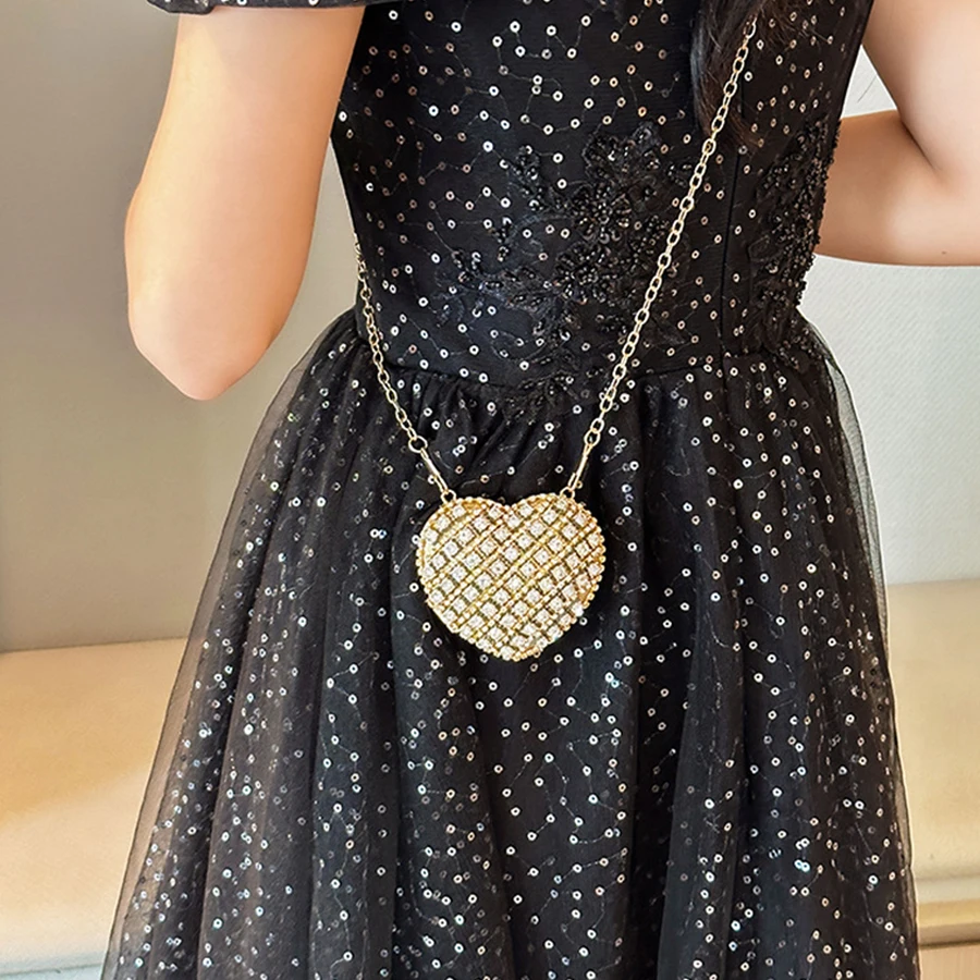 

Luxury Full Diamond Banquet Bag for Women Fashion Heart shaped Mini Shoulder Bag Designer Accessory Mouth Red Envelope