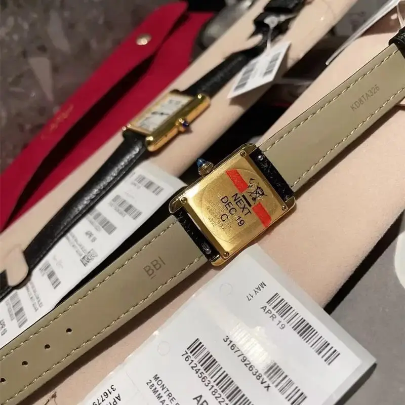 ساعة يد كوارتز فاخرة عالية الجودة بحركة كوارتز أنيقة مربعة الشكل للنساء ساعة يد جلدية بسيطة