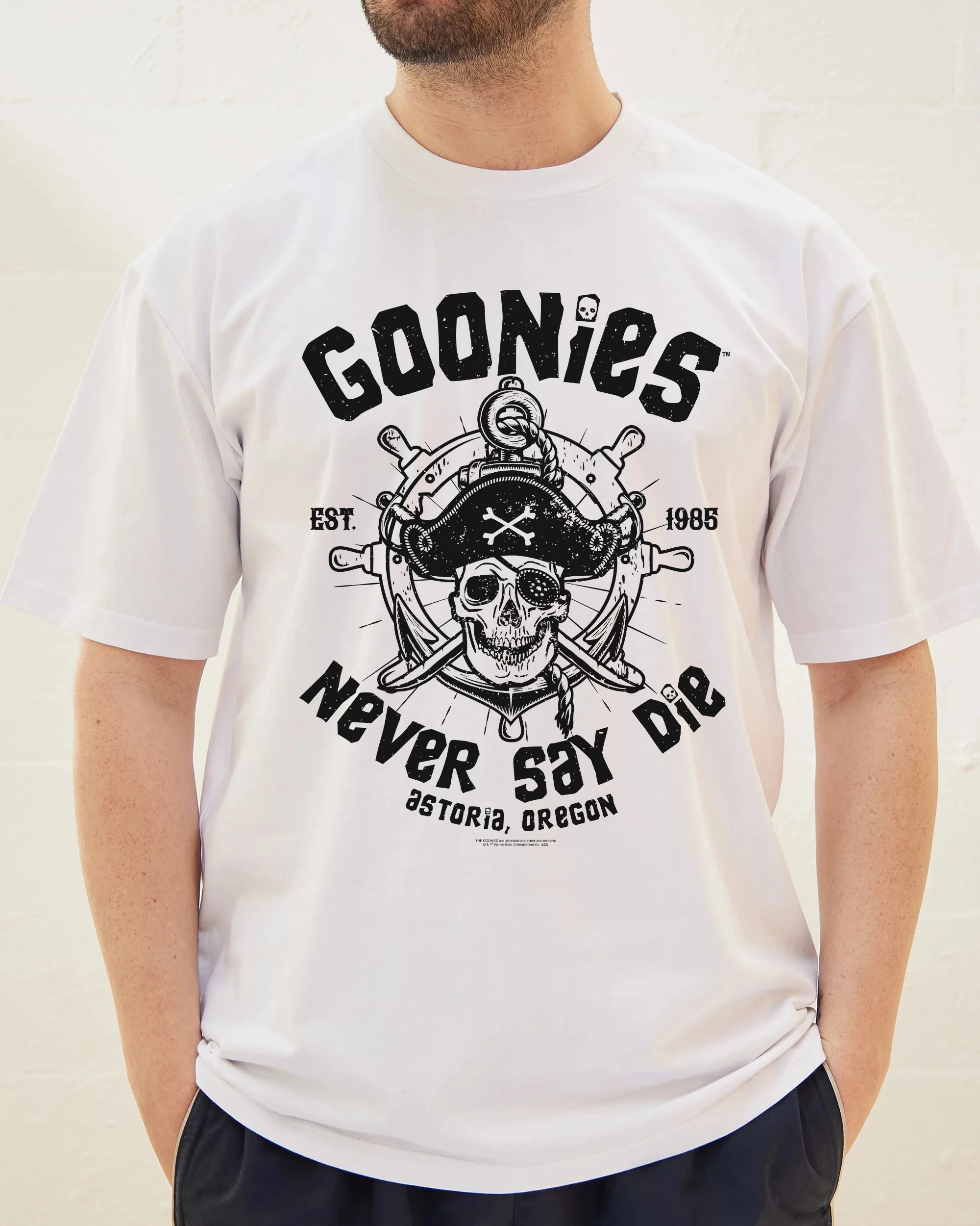 Camiseta Oficial de los Goonies Never Say Die, Ropa Urbana de Moda, Diseño Y2K, Patrón Pirata Clásico de los 80 con Calavera y Huesos Cruzados