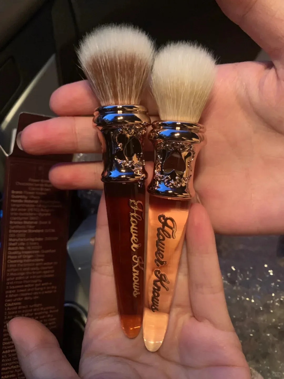 فرشاة مستحضرات التجميل من فلاور نوز، فرشاة تمييز برونزي كونتور، فرشاة مكياج ناعمة