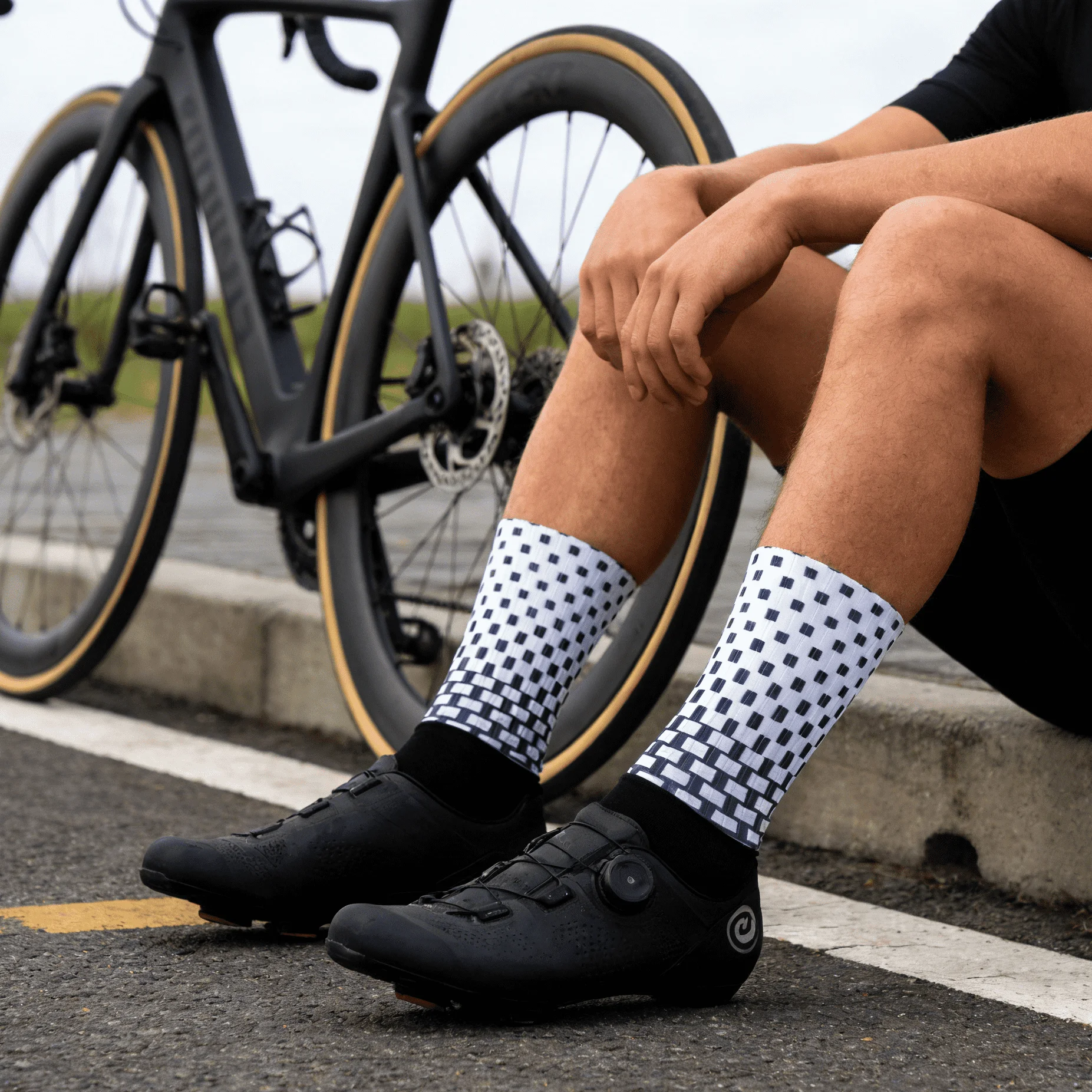 

Professional Quality Sport Compression pro Cycling Socks Comfortable Road & Mountain Bike Racing Socks for Sports Performance