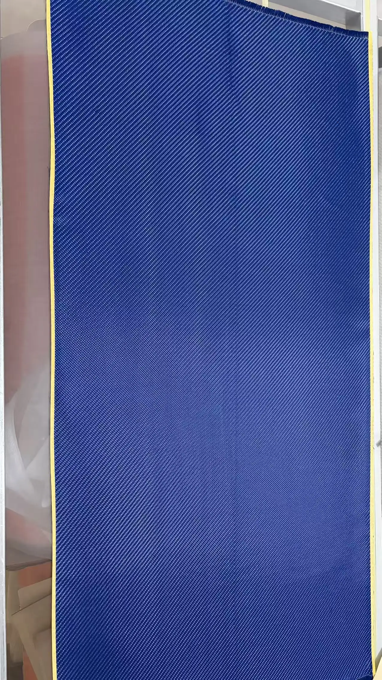 Echter Voll-Kevlar-Aramidfaserstoff 3K 1500D 230 g/m² Blau 40' * 40' / 100 cm * 1 m und 40' * 60' / 100 cm * 1,5 m breit 2x2 Twill – Detail 2