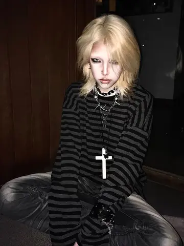 Camisetas góticas elegantes de subcultura Punk Harajuku de manga larga para mujer Y2K Punk Emo Top con sentido del diseño camisetas a rayas negras