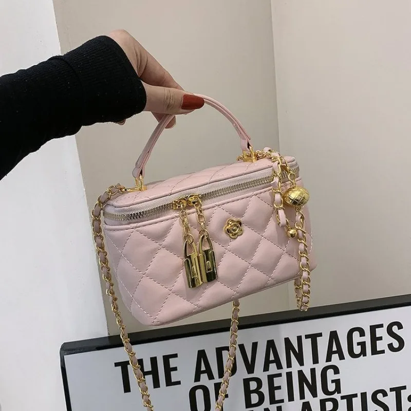 

Elegant Women's Diaper Bag Luxury Crossbody Handbag Minimalist Designer Tote Vintage Leather Spacious And Stylish Bag