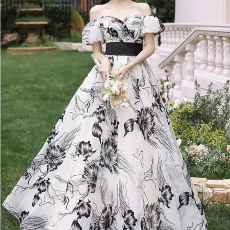 カスタマイズされたイブニングドレス ブラック 花柄 半袖 Aライン フロアレングス プラスサイズ パーティー フォーマルガウン