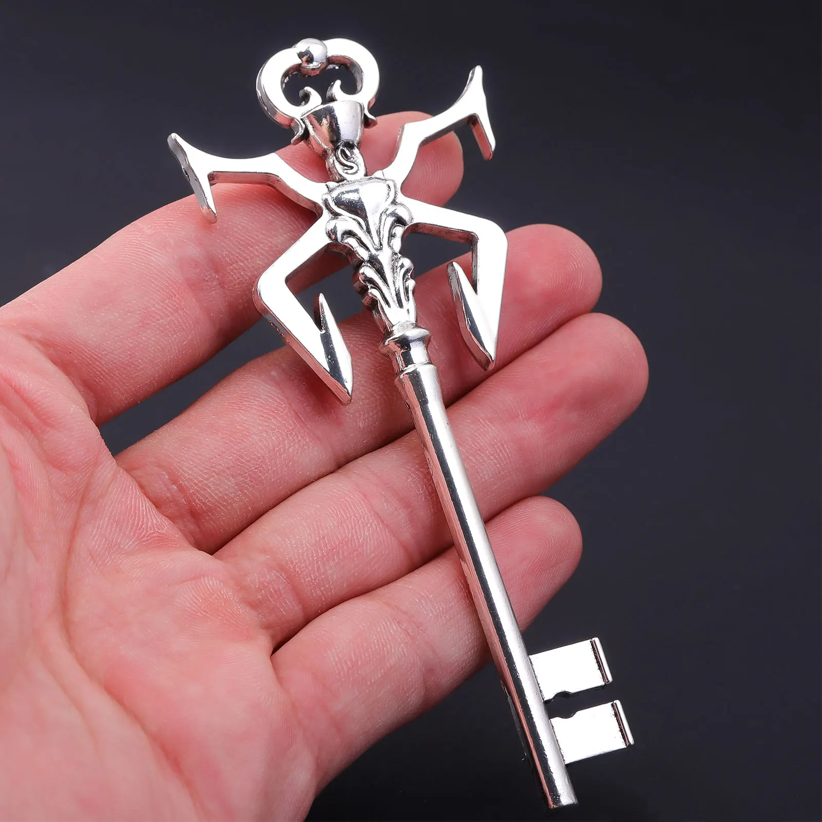 Resident Evil 4 Game Peripheral New Alien Key Pendant Cosplay Keyring Unisex Jewelry Props Accessories