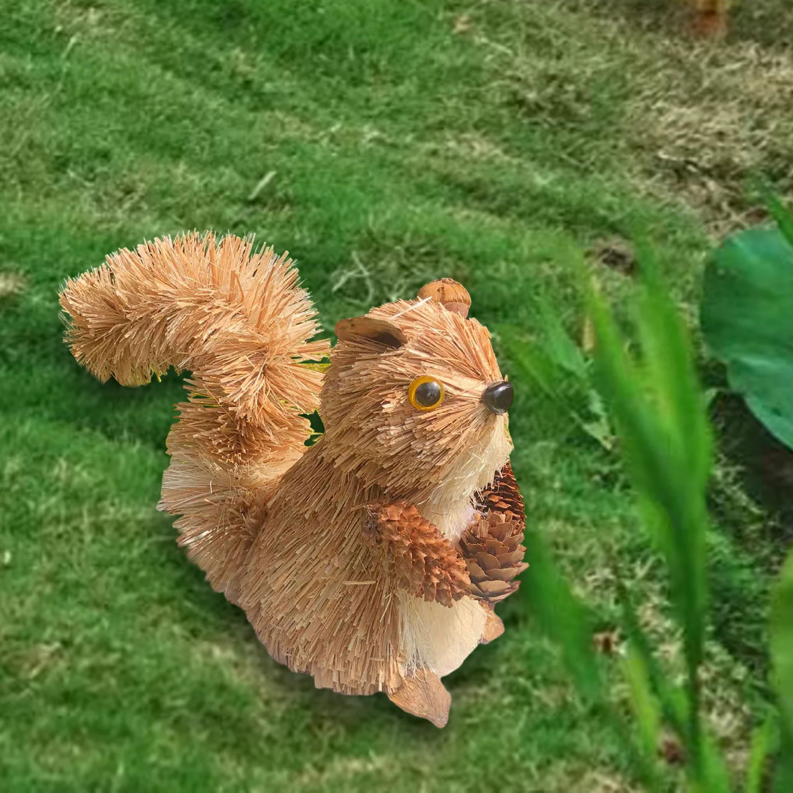 Straw Squirrel Figurine Garden Statue Patio Decoration Pond Animal Sculpture Outdoor Animal Sculpture Outside Yard Ornament