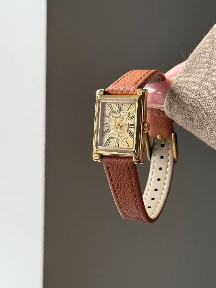 New 2026 Hot Sale Women's Watch Retro Square Gold Pointer Quartz Watch Waterproof Clock Business Dress Watches for Woman