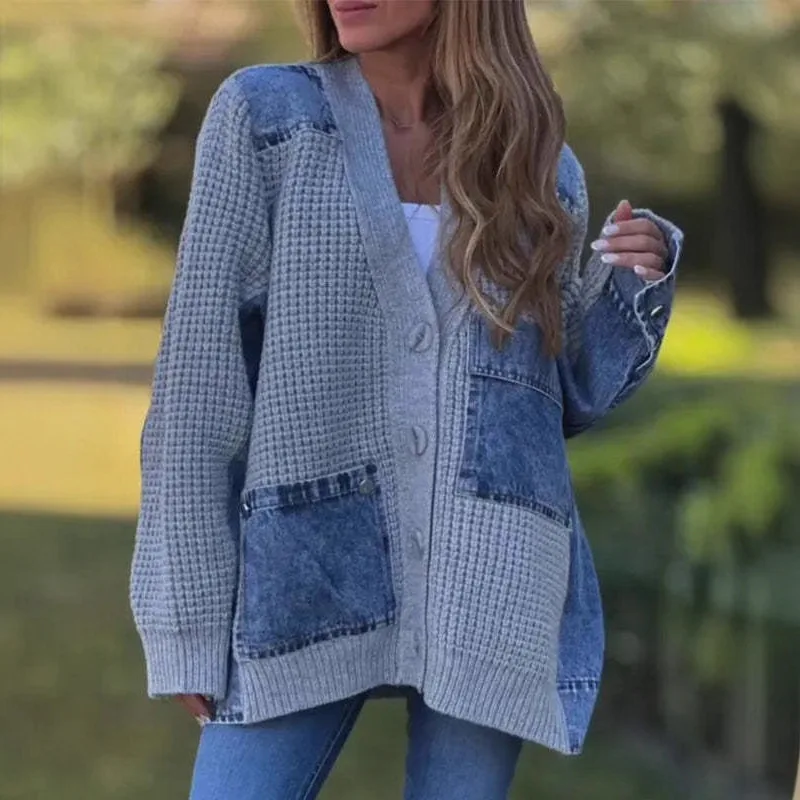 

Осень-зима 2025 г., новый сине-серый лоскутный джинсовый кардиган средней длины, женский свободный повседневный карманный свитер, комплект из двух предметов