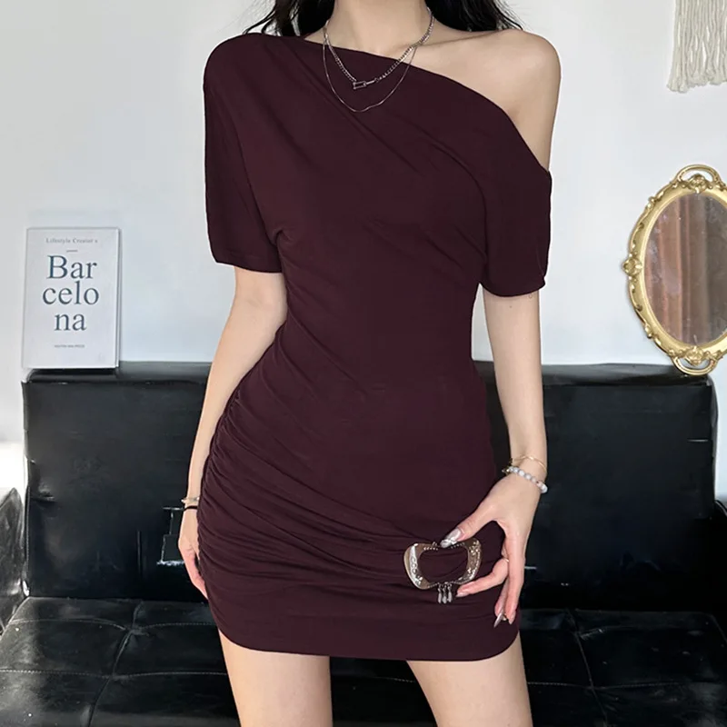 

Vintage Solid Color Slanted Shoulder Irregular Dress For Women, New Product With Waist Cinching Pleating, Light And Mature,