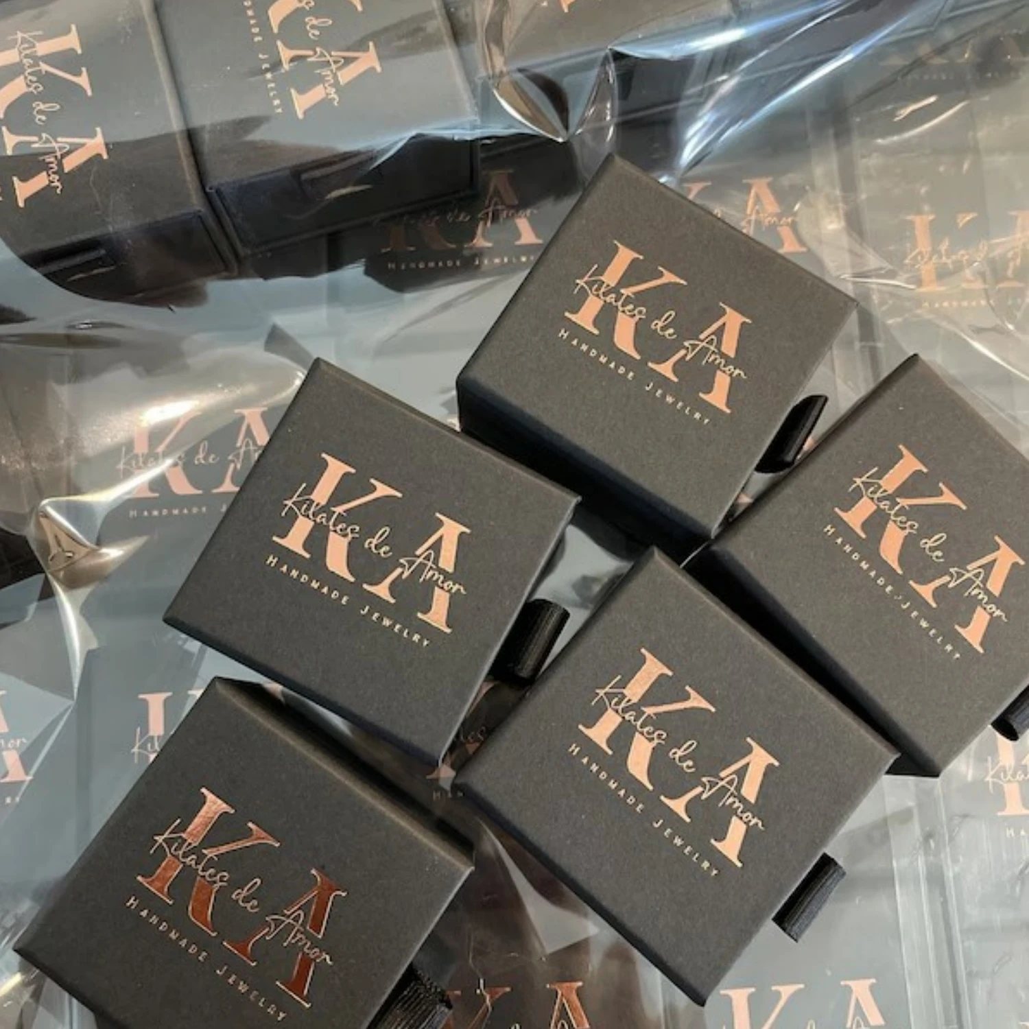 

Персонализированная фиолетовая шкатулка для драгоценностей из 20 шт. с мешочком из микрофибры: набор упаковки с логотипом