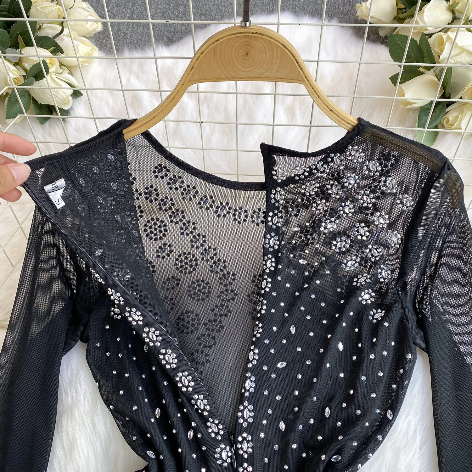 ชุดเดรสซีทรูประดับเพชรและพู่ห้อย ดีไซน์เซ็กซี่ สำหรับผู้หญิง สไตล์ฮอตสวีท สีดำ  สำหรับออกเดท ปาร์ตี้ ไนท์คลับ หรืองานกลางคืน