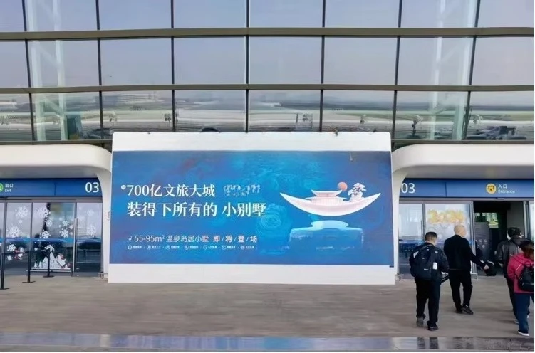 IP66 Waterproof 3840Hz High Refresh 5000 Brightness Sunlight Readable Outdoor Full Color LED Screen P2.6 500x1000mm Profile