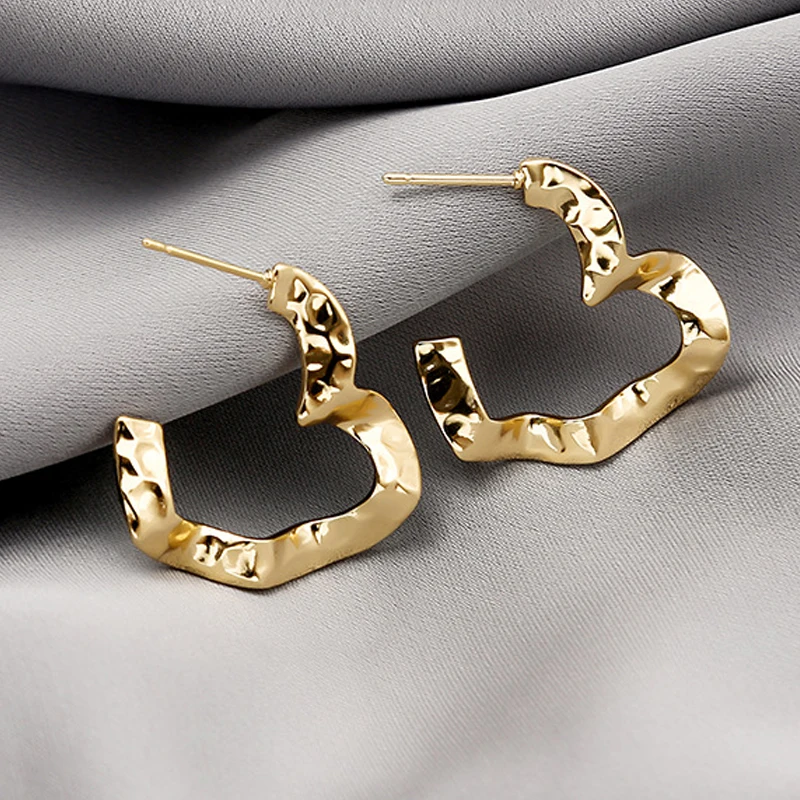 Uneven Twist Metal Heart Earrings for Women European Vintage Statement Jewelry Fashion Golden Silver Color Simple Drop Earrings