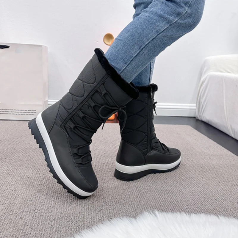 Botas de toe redondas de sola grossa para mulheres, resistentes ao desgaste, confortáveis, quentes, monocromáticas, simples e elegantes, novas, inverno