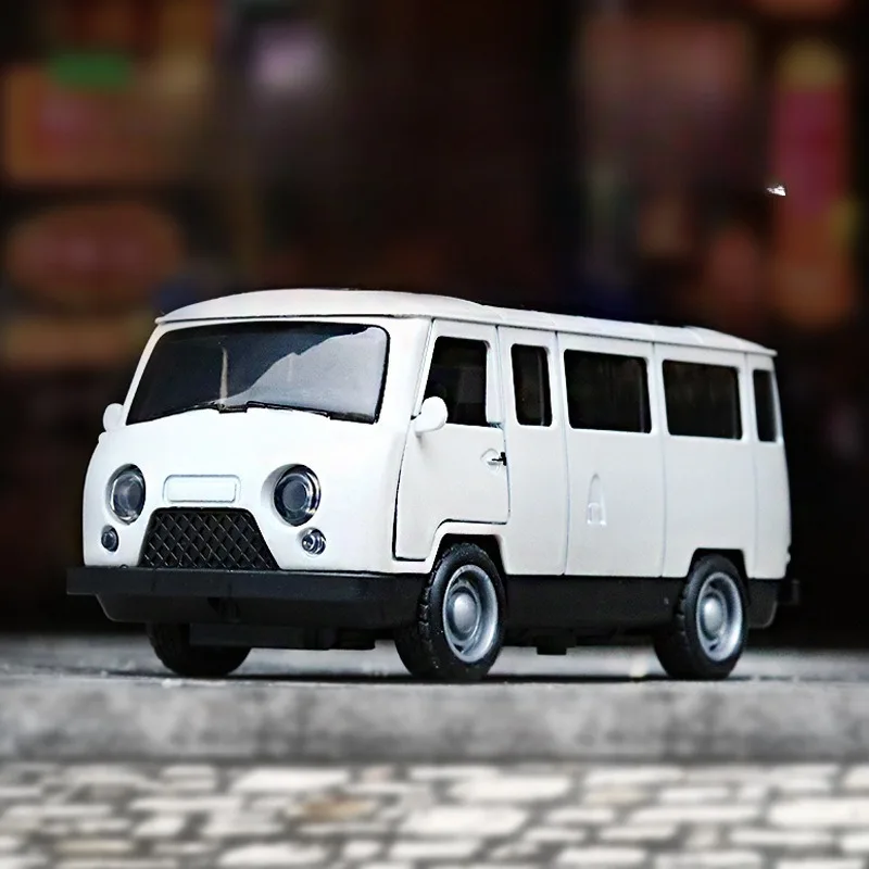 Boys Alloy Car Toy Realistic Racing Sports Car Pullback Function Model Vehicle Toy for Kids