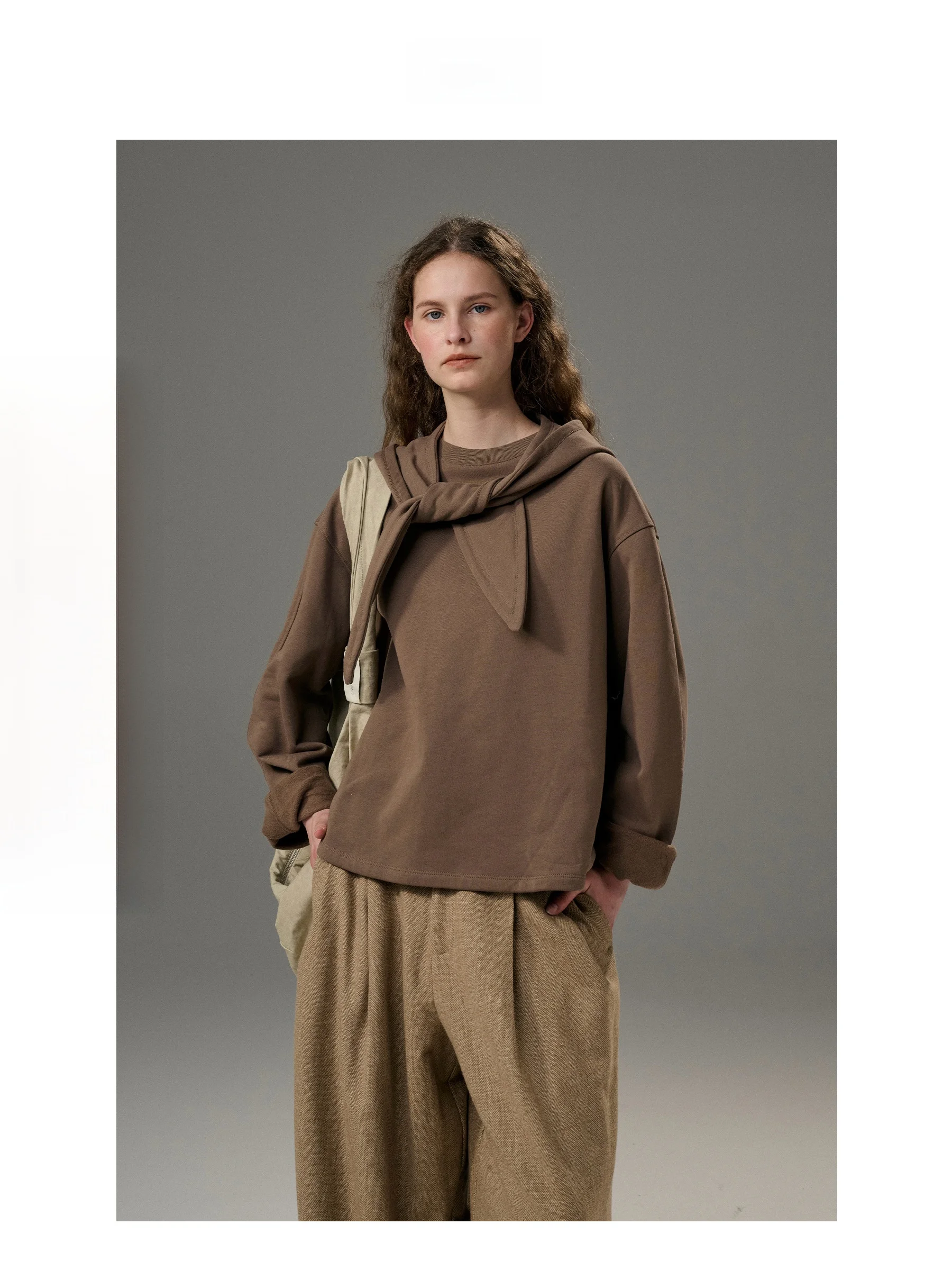 

Толстовка UNID Double-Line Fce Air, базовая версия, двухцветный трикотажный дизайн, круглый вырез, длинный рукав, хлопковая подкладка.