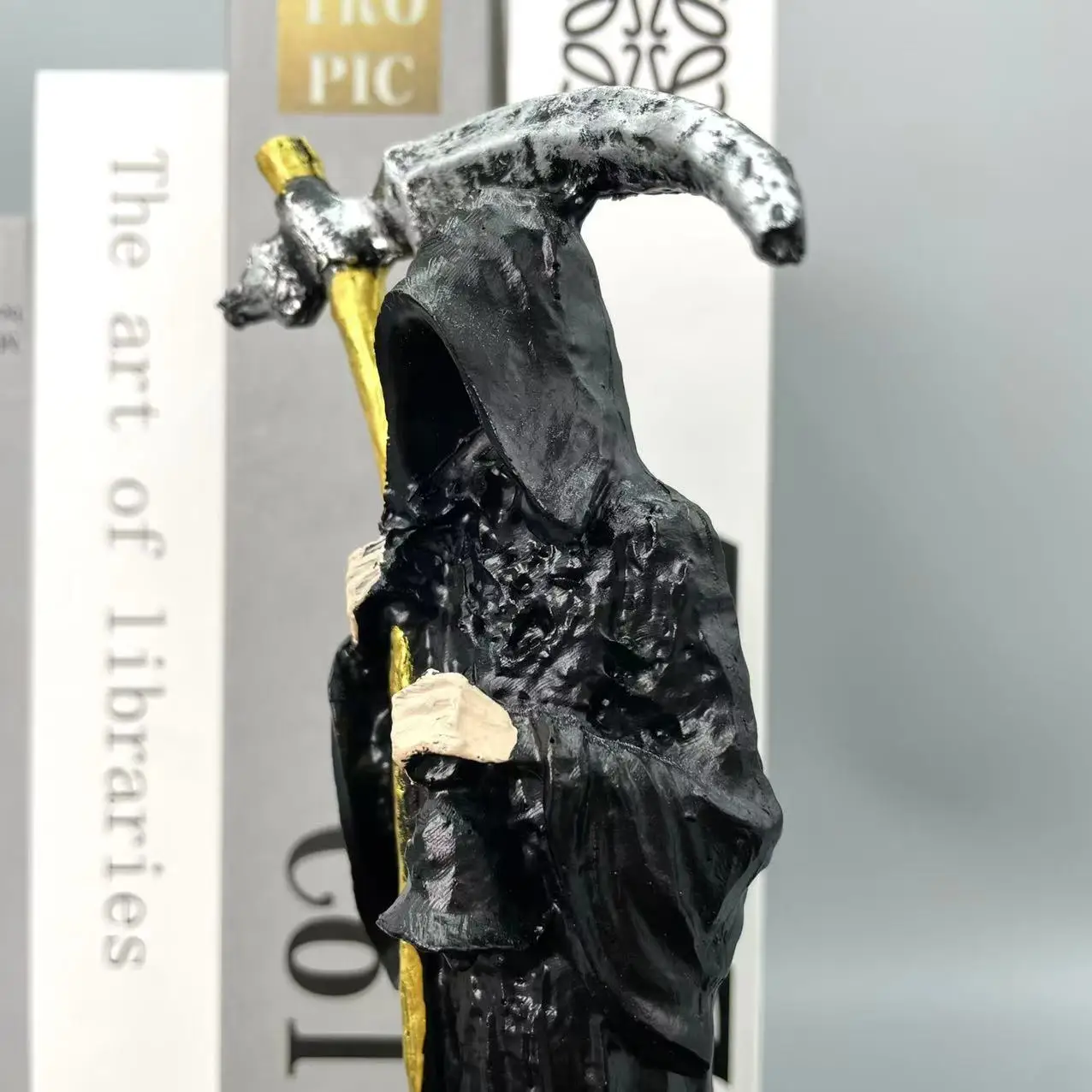 1 قطعة نمط الظلام يده المنجل الموت تمثال حلية ، الحرف الراتنج ، سطح المكتب زينة زخرفية ، الحديثة شخصية زخارف للحانات ، هالوين الديكور