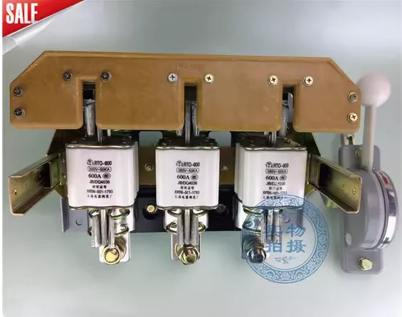 Fuse group load isolation switch copper