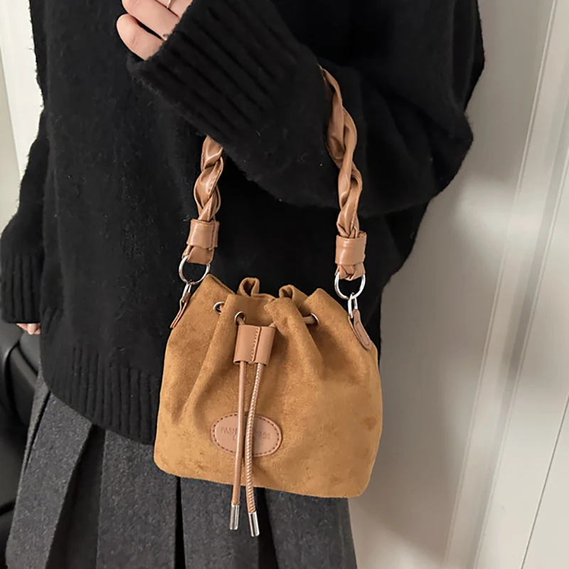 

2026New Drawstring Handbag Large Capacity Single Shoulder Bag Trendy and Fashionable Spring Single-shoulder Crossbody Bucket Bag