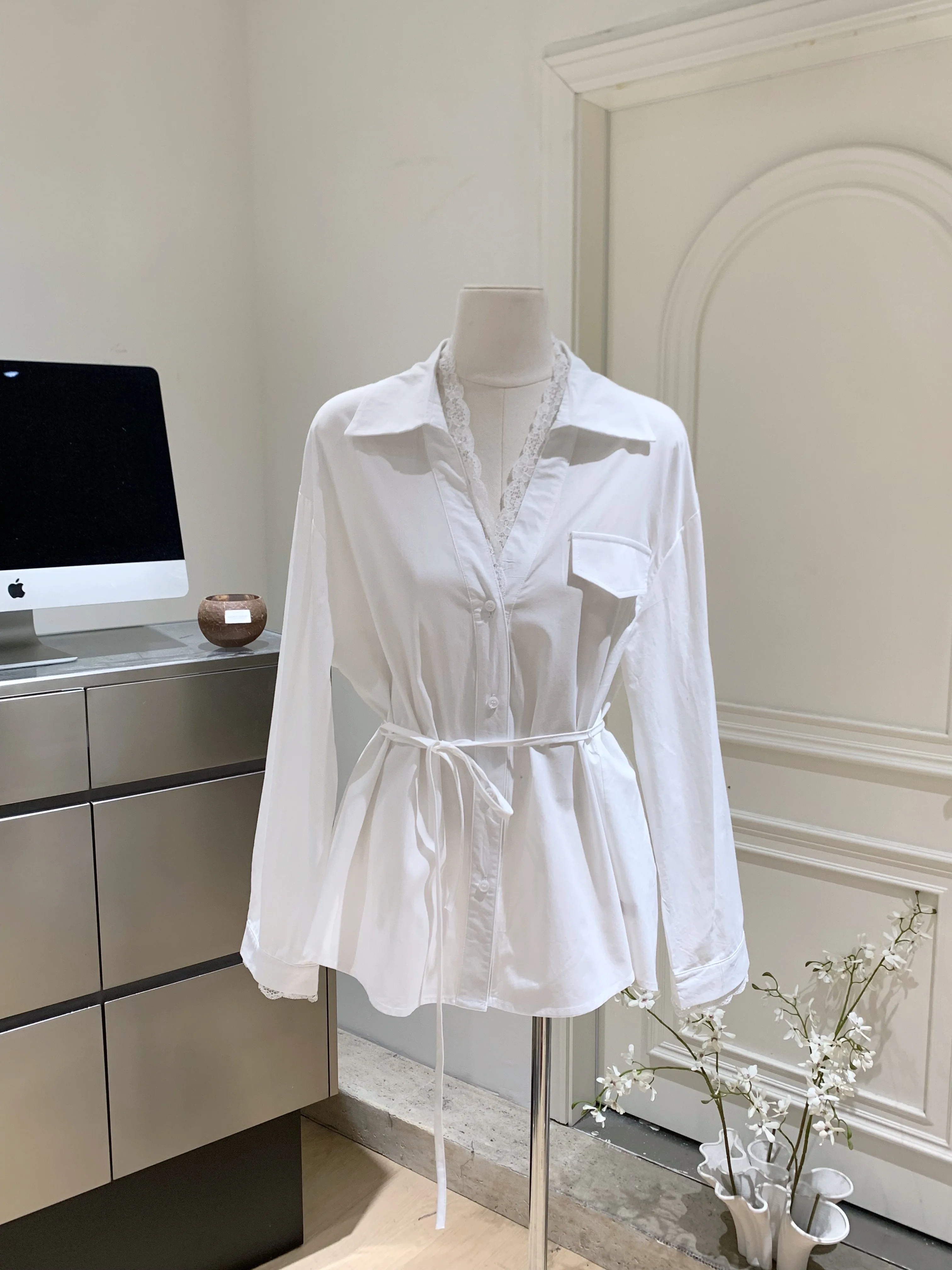 

Женская белая кружевная рубашка с воротником-поло, закрывающая талию, рубашка Advanced Sense Harajuku Chic, эстетичный свободный новый трендовый топ 2000-х годов