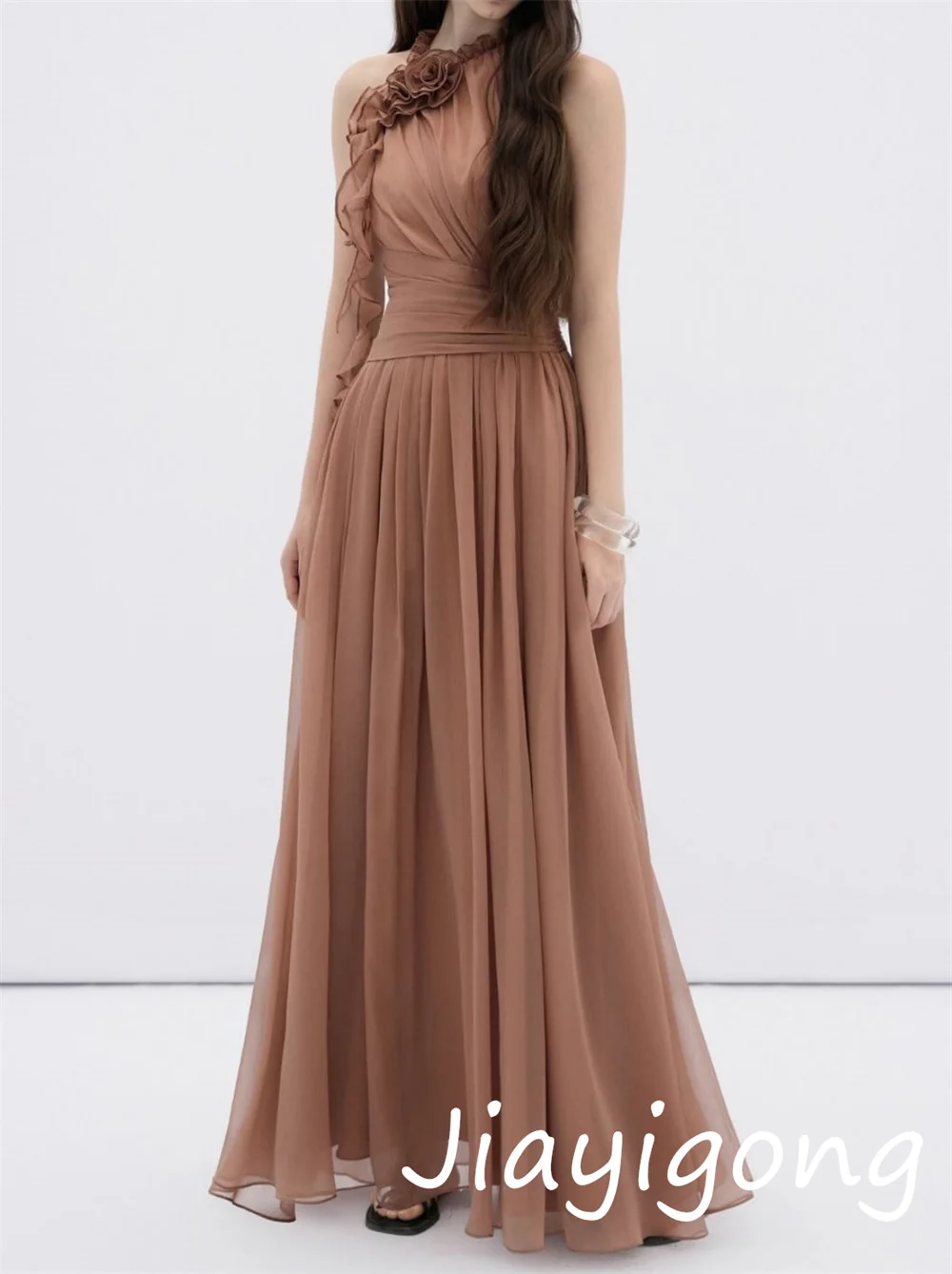 ที่กําหนดเองแฟชั่นชีฟอง FlowerPleat A-Line Halter ชุดเดรสยาว Bespoke โอกาสขนาดการจับคู่