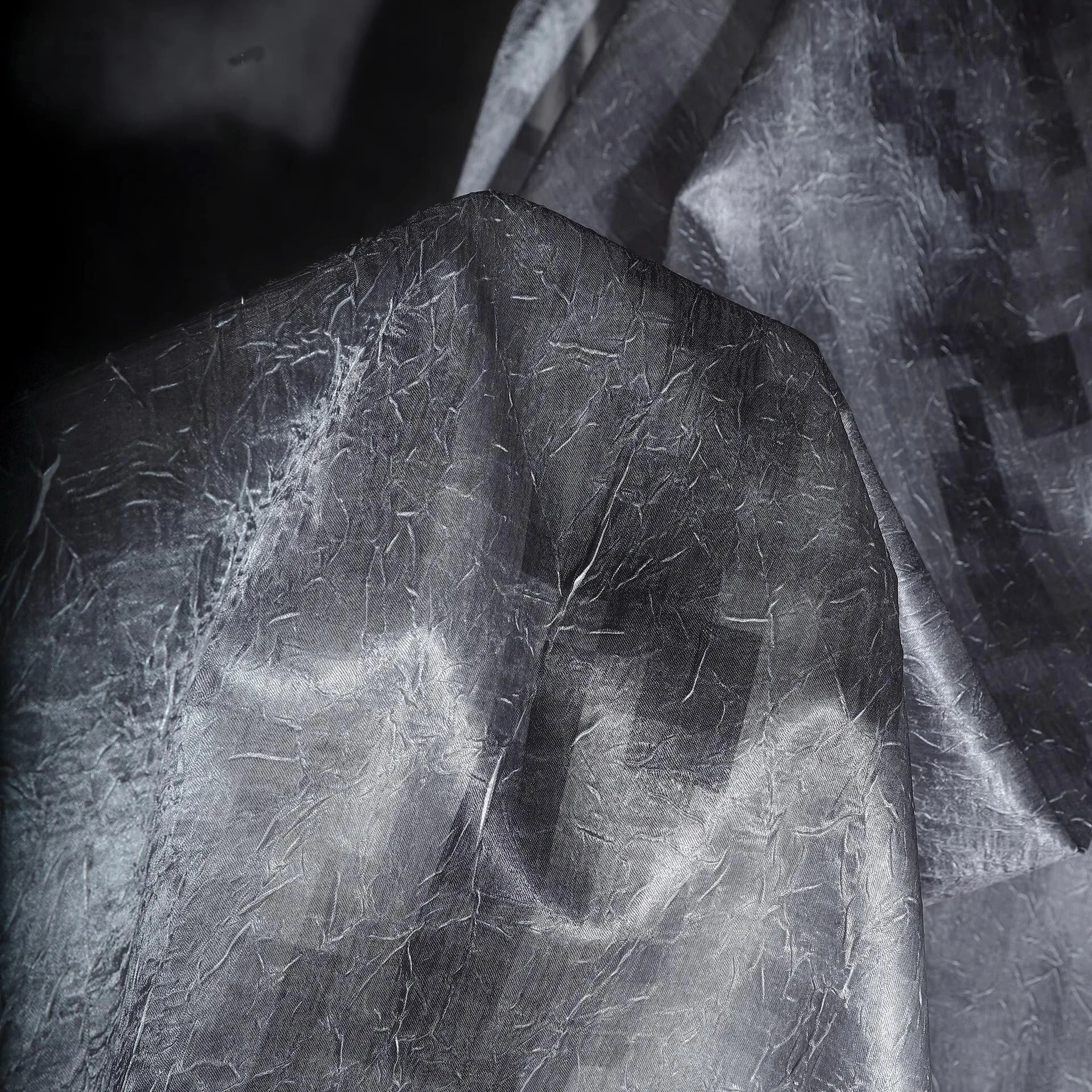 

1 ярд, серая мозаичная сетка с градиентным рисунком, ткань для материала, креативная плиссированная текстура, ткань для пальто, юбки, сумки «сделай сам», дизайнерская ткань