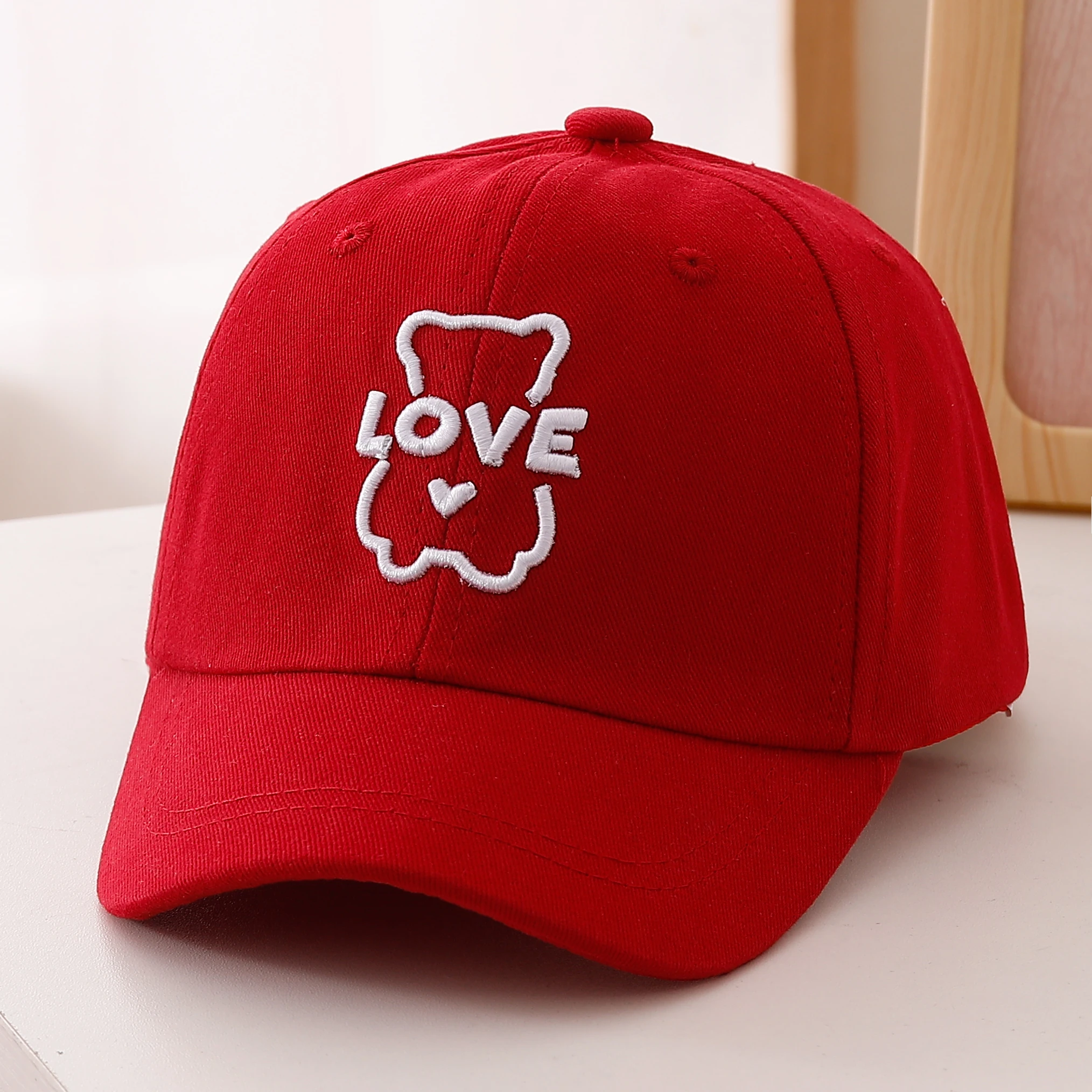 Simple and Cute Hollow-Profile Teddy Bear Heart-Shaped LOVE Embroidered Baseball Cap for Kids, Suitable for Daily Outings.