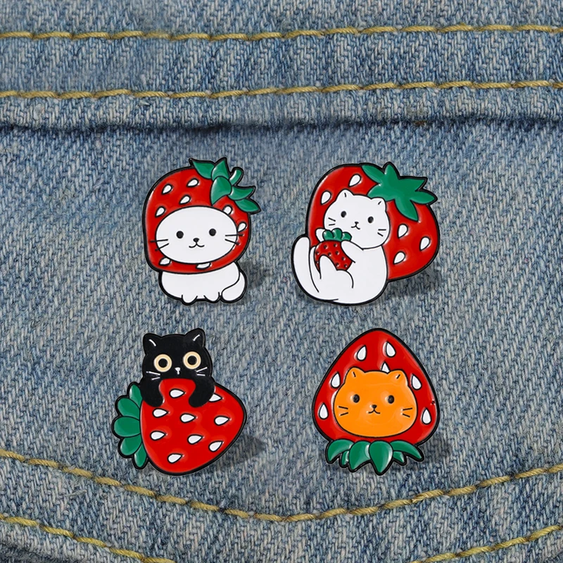 

Super cute and adorable lcat cartoon badge creative fresh fruit strawberry series black cat baking paint brooch accessories