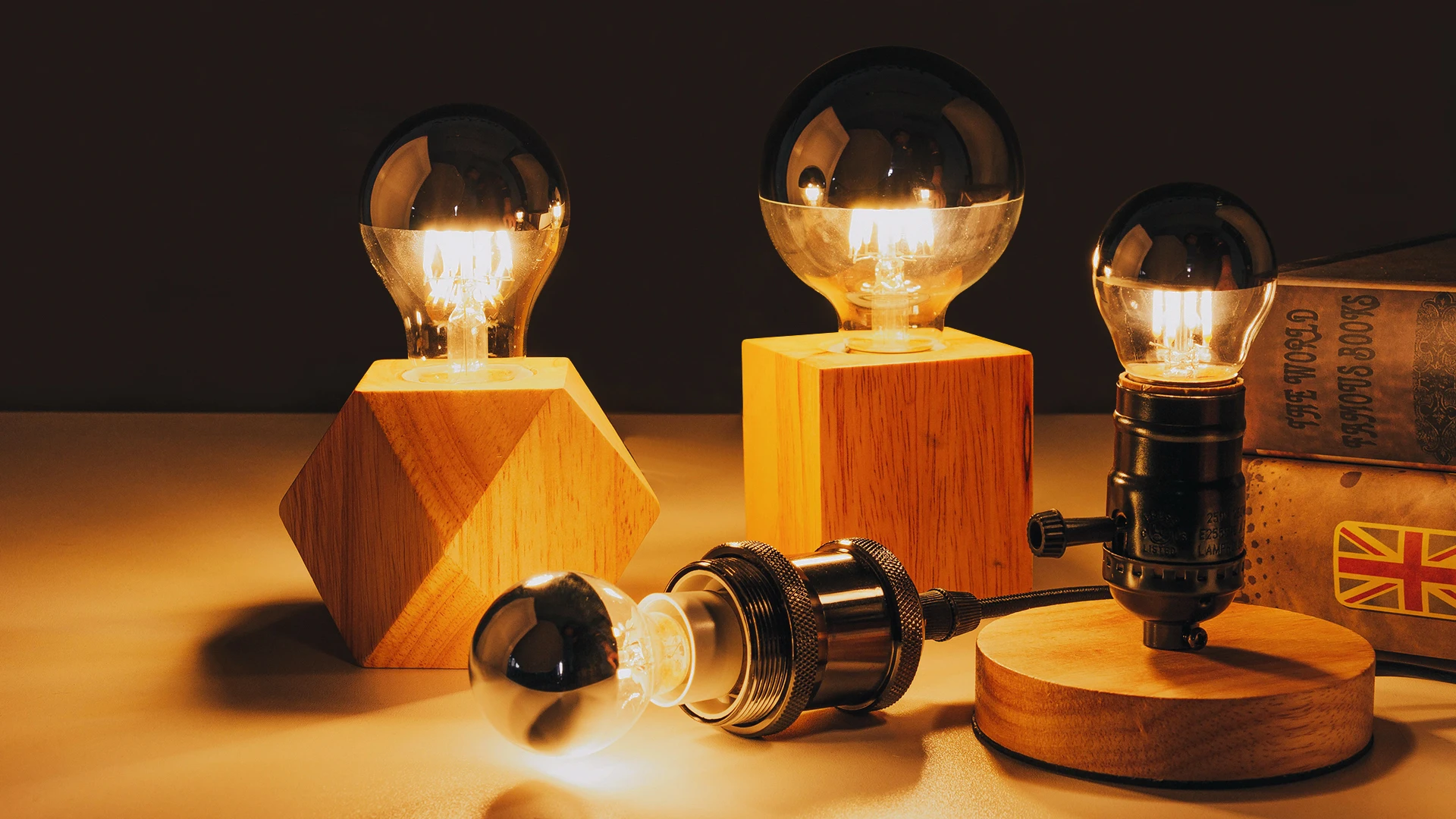 A19 Half Silver Mirror Top LED Filament Bulbs E27 Dimmable