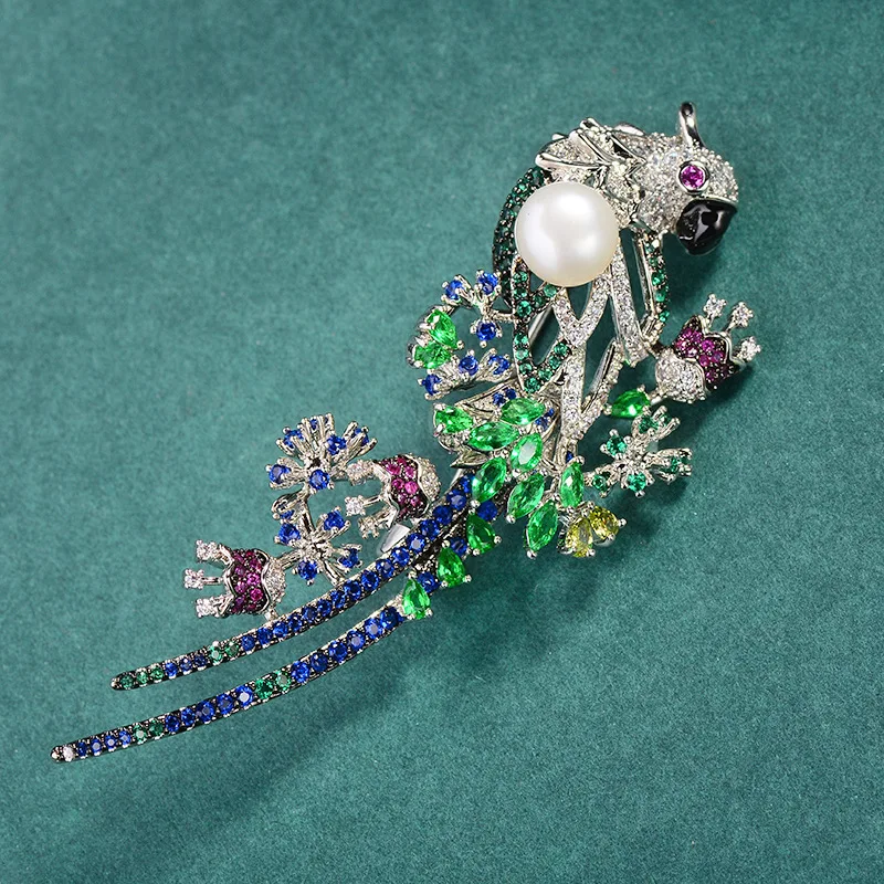 الراقية ابتلاع الببغاء كامل الزركونيوم بروش ضوء تصميم فاخر شخصية أنيقة اللؤلؤ الحيوانات الصدار اكسسوارات دبابيس