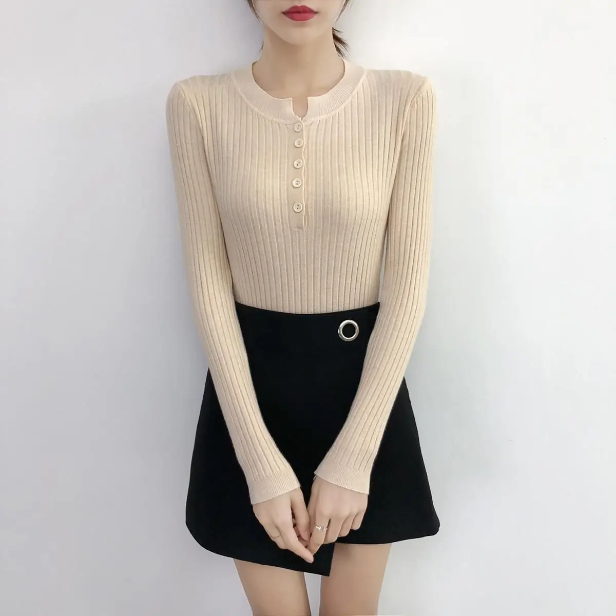 New Internet Celebrity Slim Fit Top Long Sleeved Knitted Sweater Short Base Sweater Women's Stylish Inner Outfit