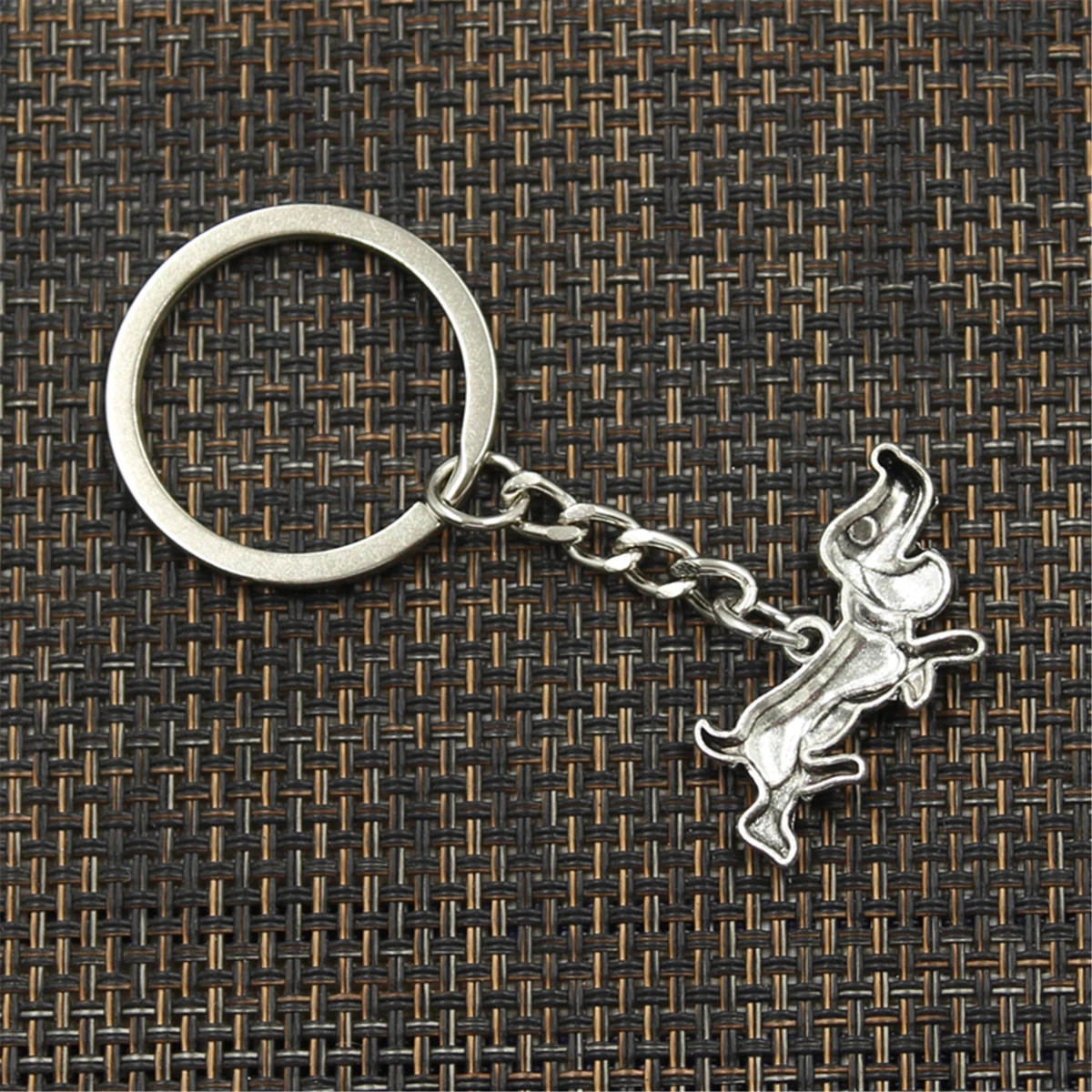 Fashion Keychain 32x16mm Dachshund Dog Silver Color Pendants DIY Men Jewelry Car Key Chain Ring Holder Souvenir For Gift