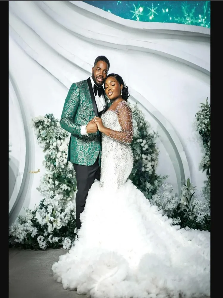 

Customized Arabic Shinny Heavy Crystals Beads Wedding Dress Robe De Mariee Long Sleeve Multi-layered Ruffles Bridal Gown