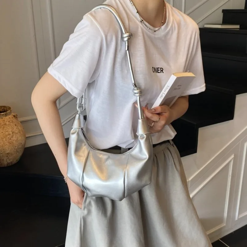 

Classic Luxury Leather Handbag For Women Designer Vintage Crossbody Bag Large Capacity Elegant Minimalist Commuter Diaper Bag