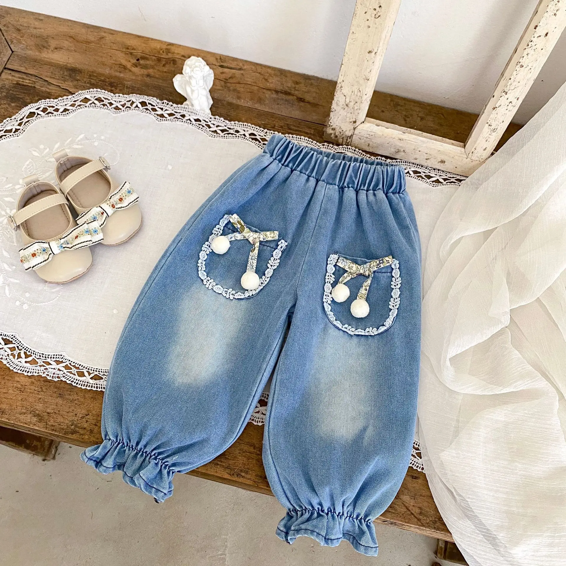 

Fashion Girls' Jeans 2025 Autumn Baby Girls Bow Lace Pocket Loose Denim Trousers Korean Children's Elastic Waist Haren Pants