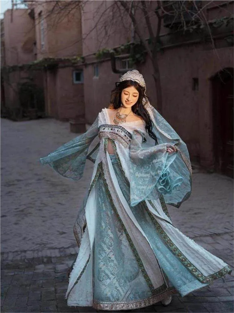 

New Western Regions style exotic travel photography clothing and photo set