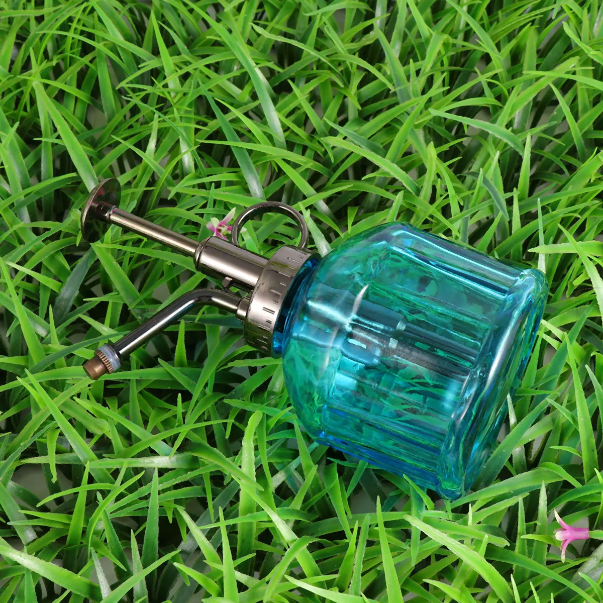 

1Pcs Glass Watering Kettle Hand Pressure Type Vintage Mist Spray Pot Large Capacity Transparent Body for Indoor Outdoor Plants