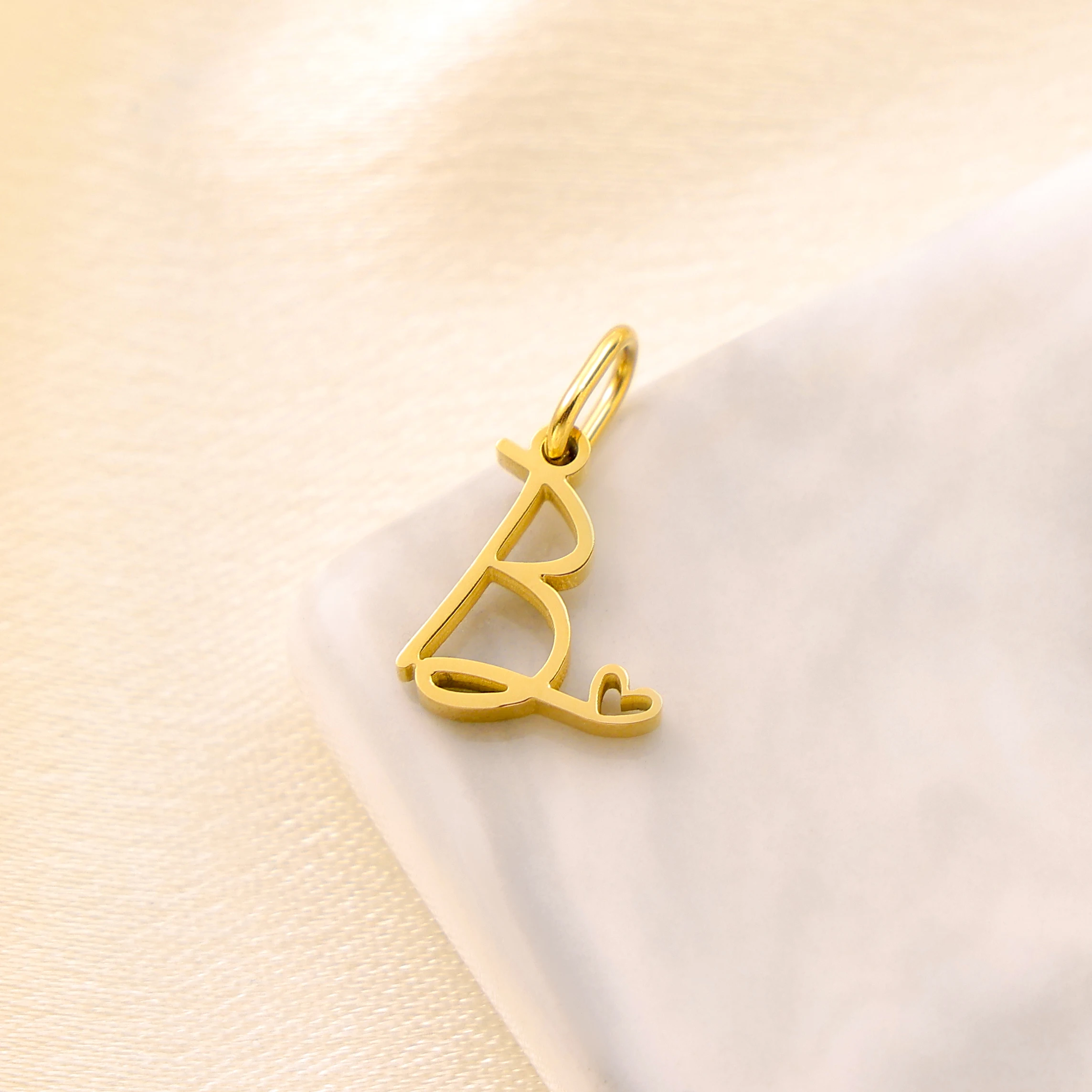 26 letter accessory pendants can be freely paired with necklaces or bracelets, DIY commemorative accessories