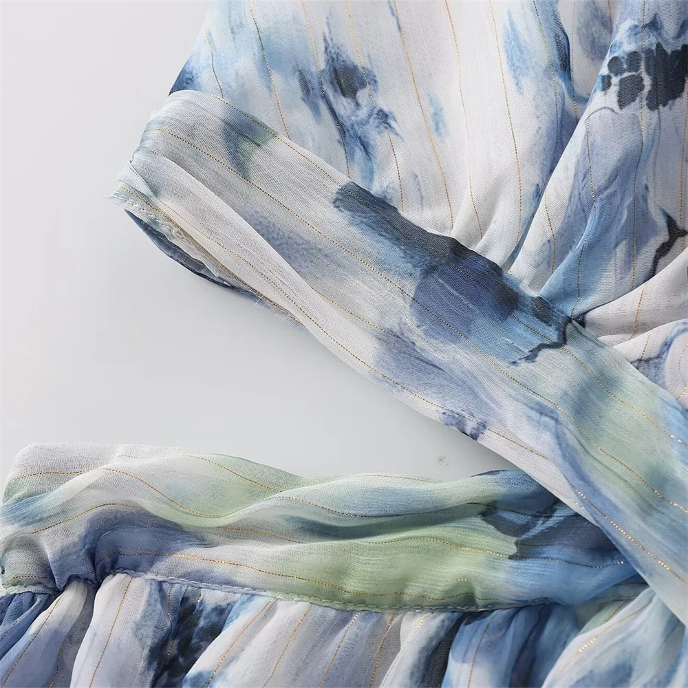 เดรสพิมพ์ลายเส้นโลหะเปิดเอวเซ็กซี่ คอวี สไตล์หวานซ่อนเปรี้ยวแบบยุโรปและอเมริกา สำหรับผู้หญิง ฤดูร้อน