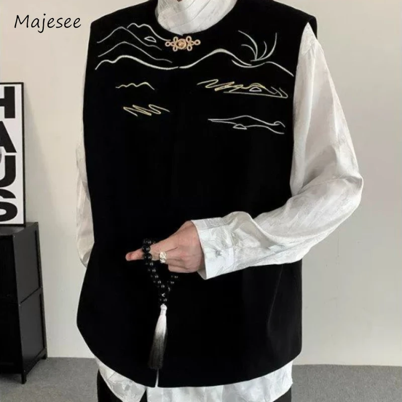 

Chinese Style Men Vest Embroidery Button Temperament Hidden Buckle Fit O-neck Summer Fashion Breathable Simple Clothing Casual